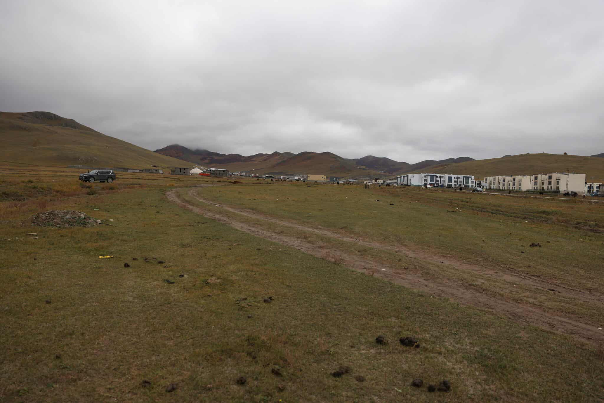 Нисэхийн тууш замаас Эмээлтийн замтай холбогдох 16 км авто замыг ирэх онд ашиглалтад оруулна